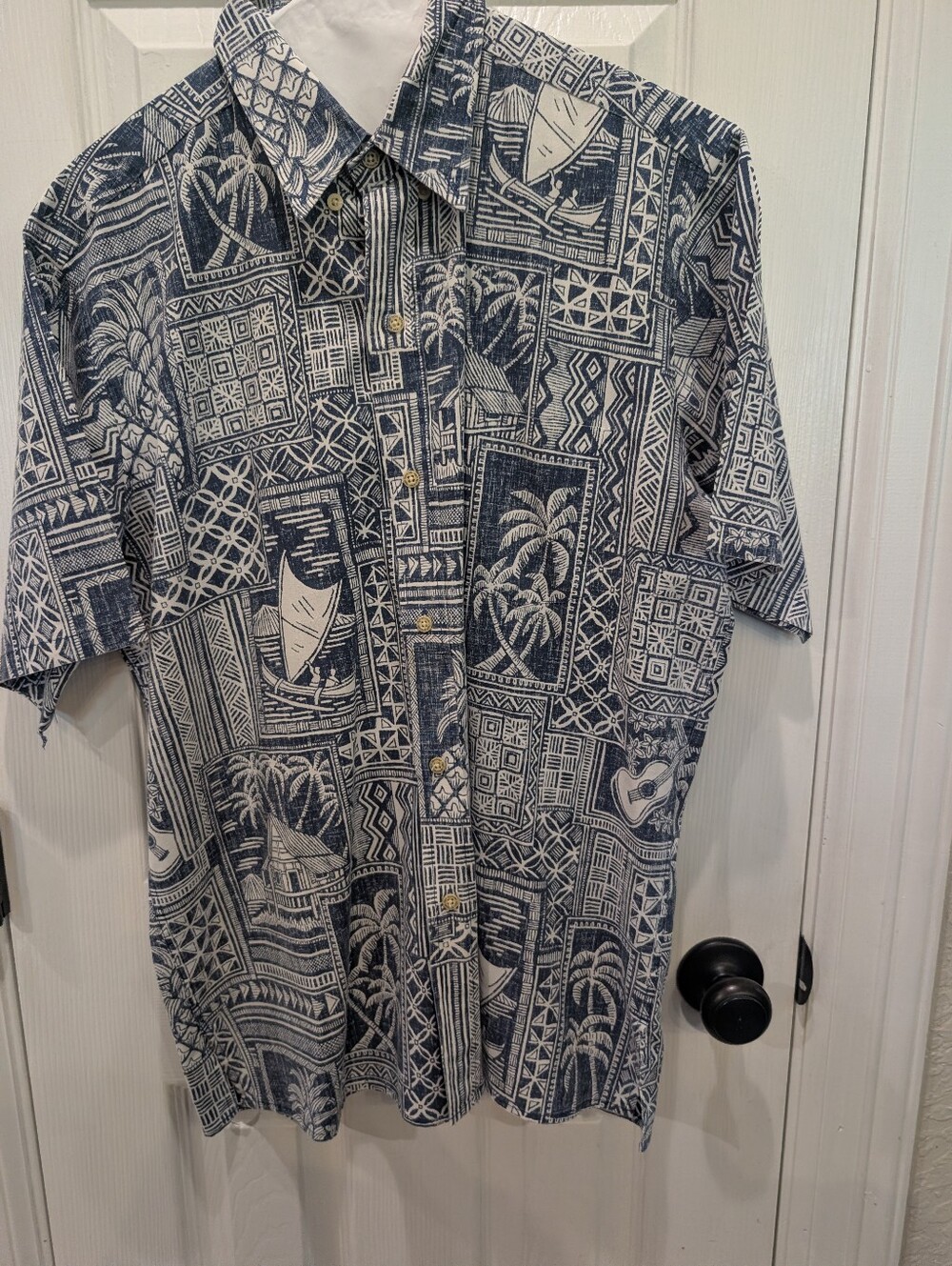 Reyn Spooner Men's Navy and White Hawaiian Button-Up Shirt